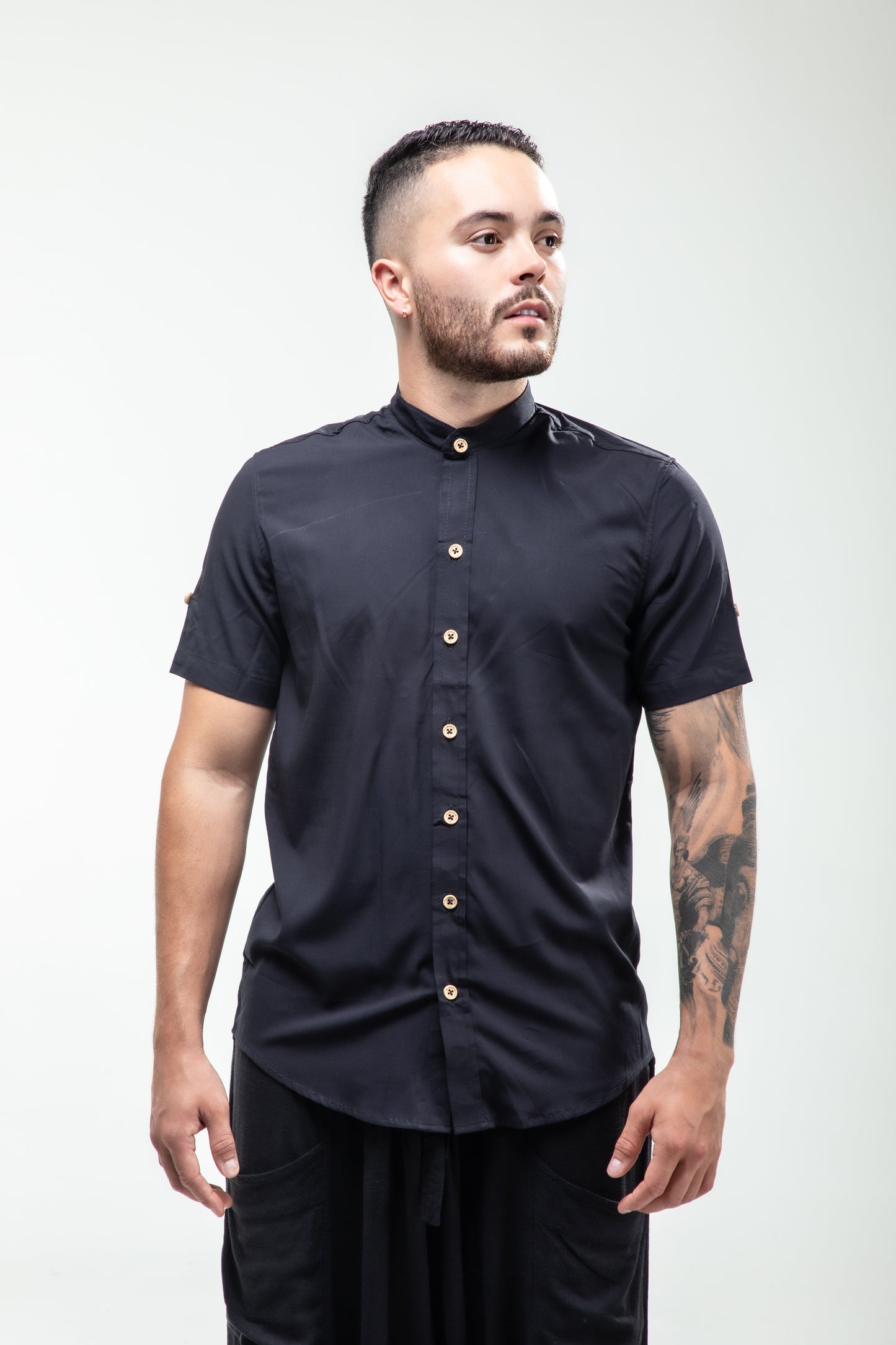 Camisa Básica Manga Corta Negra