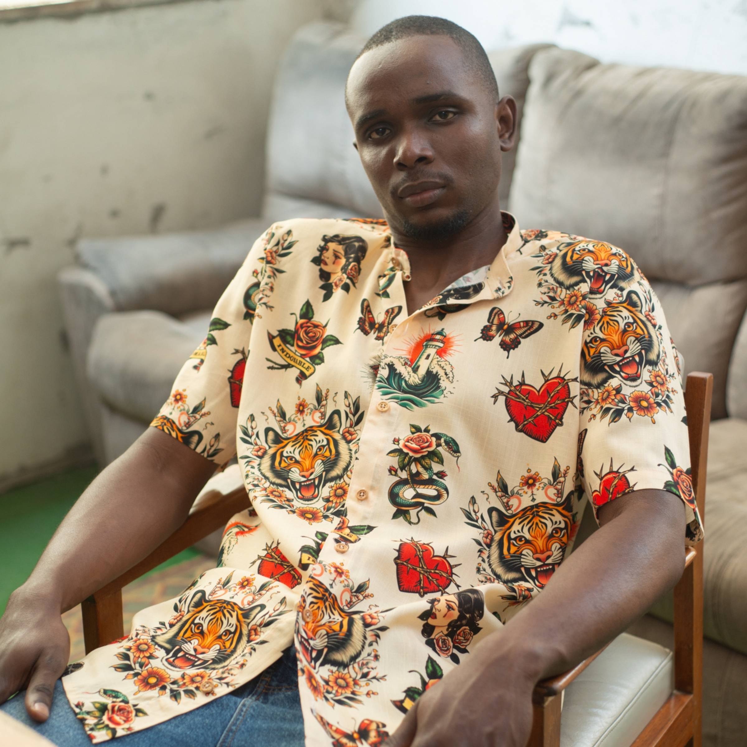 Camisa Cuello Mao Corazón Indomable