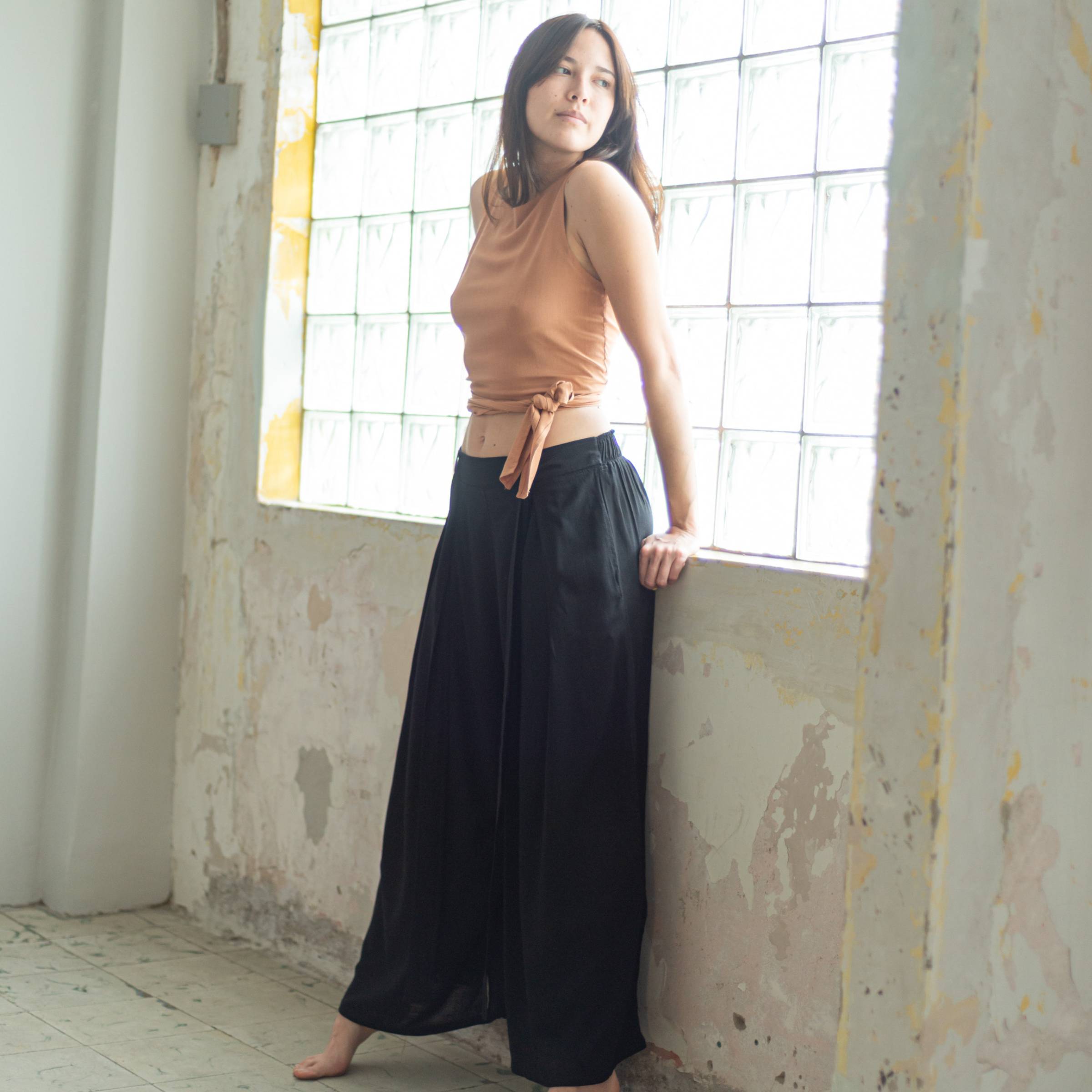 Pantalón Relajado — Negro Esencial