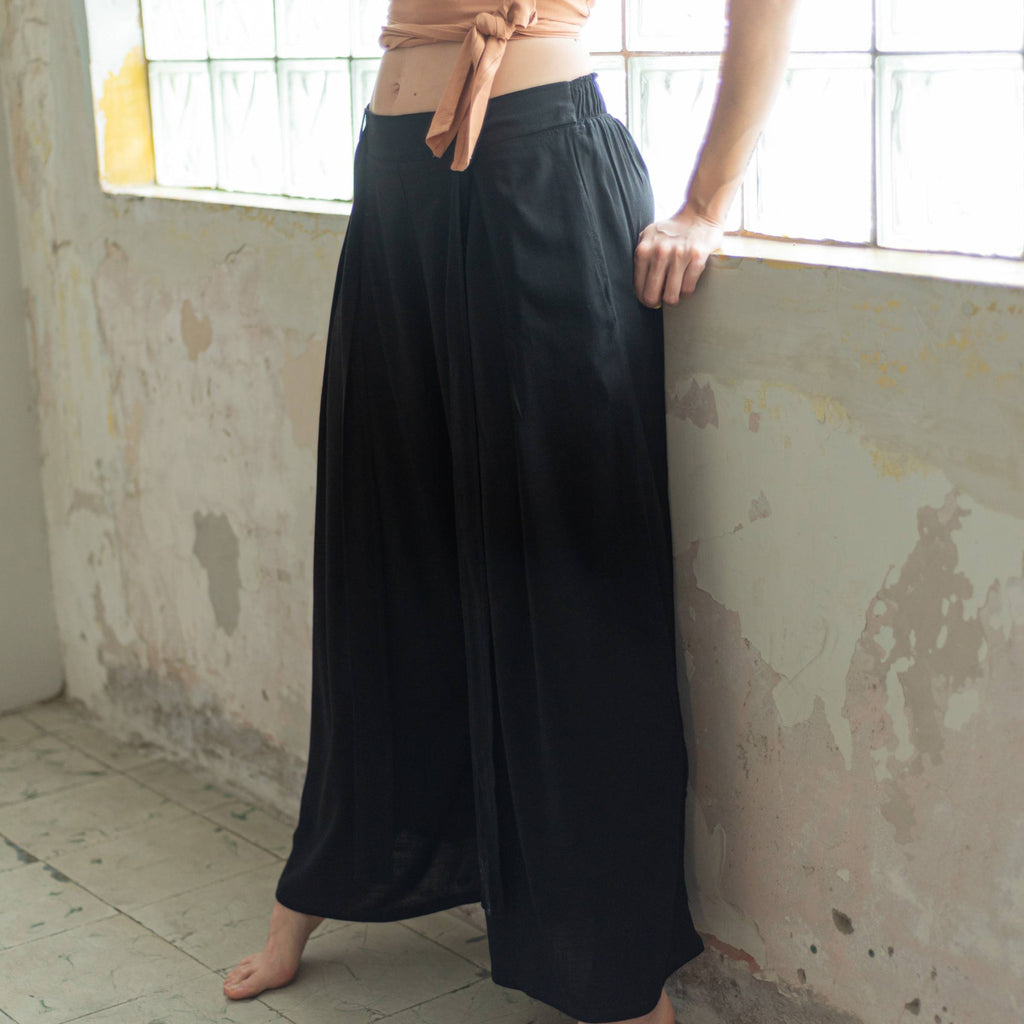 Pantalón Relajado — Negro Esencial