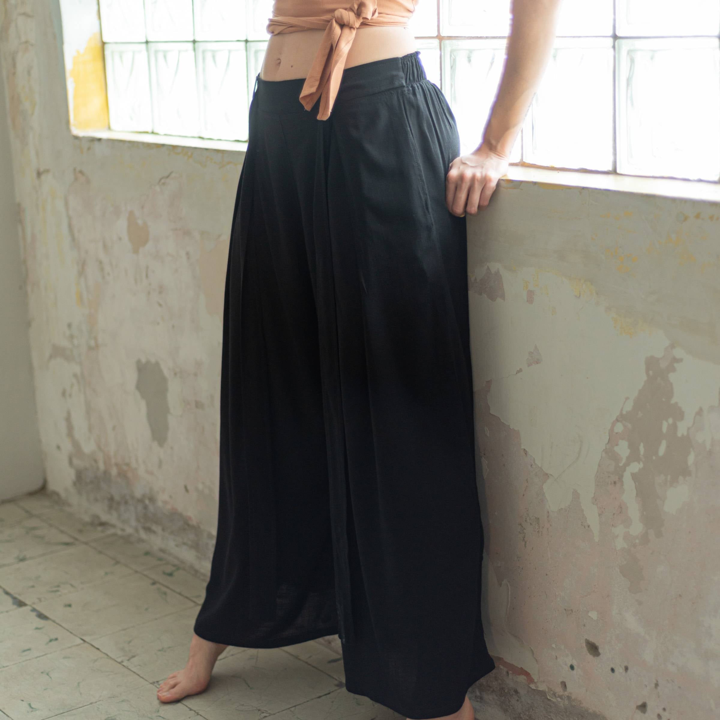 Pantalón Relajado — Negro Esencial