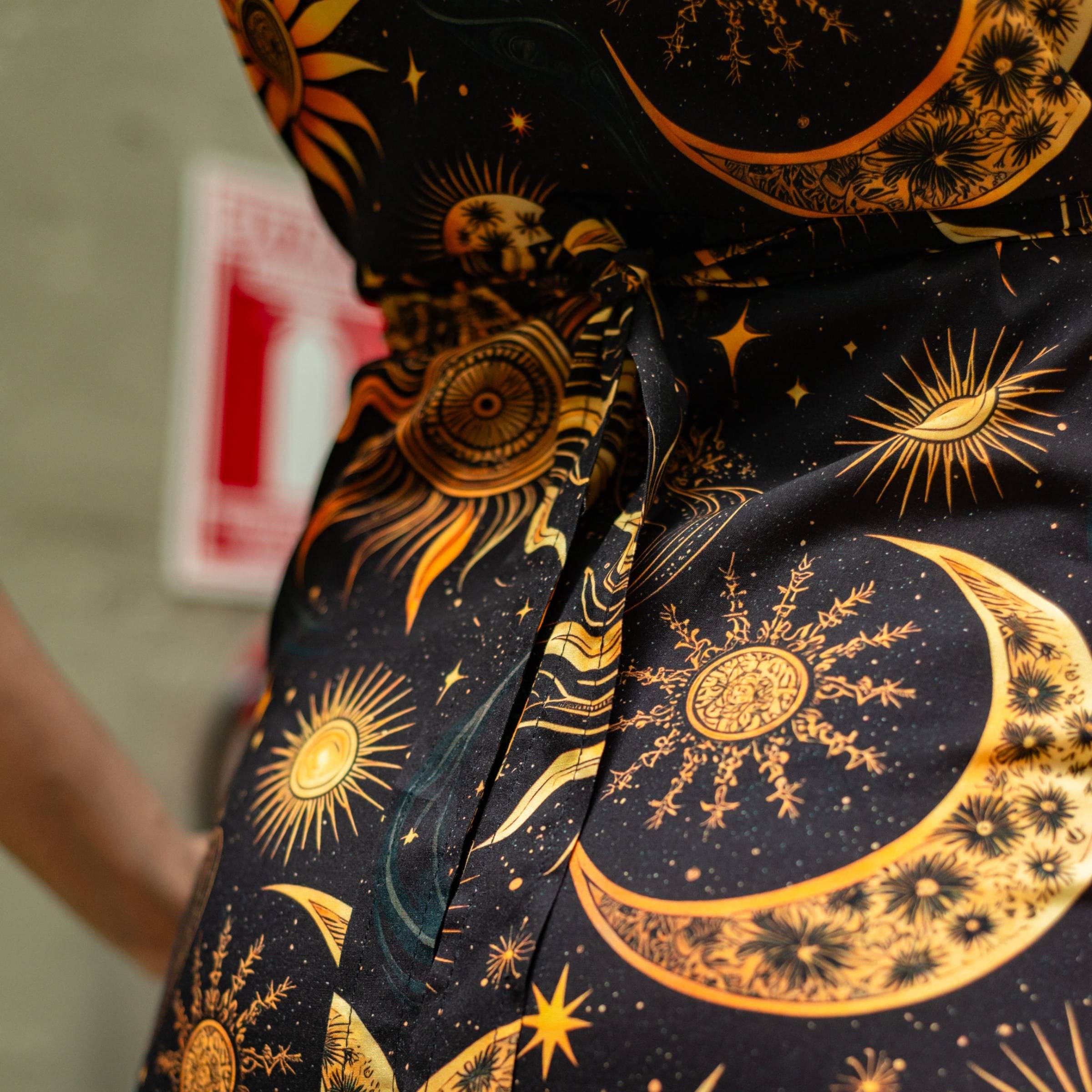 Vestido Cruzado — Eclipse Dorado