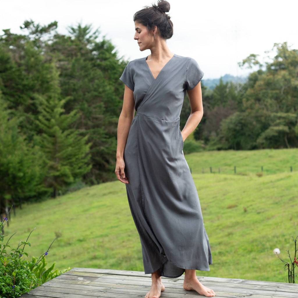 Vestido Cruzado — Gris Humo